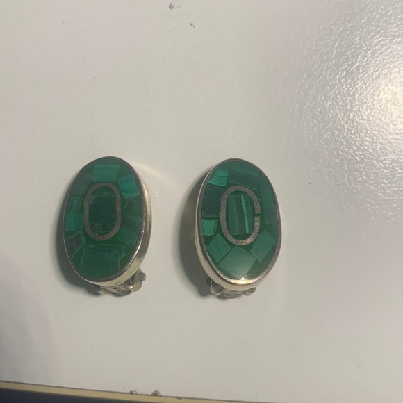 TE-50 Jewelry - Vintage signed TE-50 Mexico sterling silver malachite inland clip on earrings
